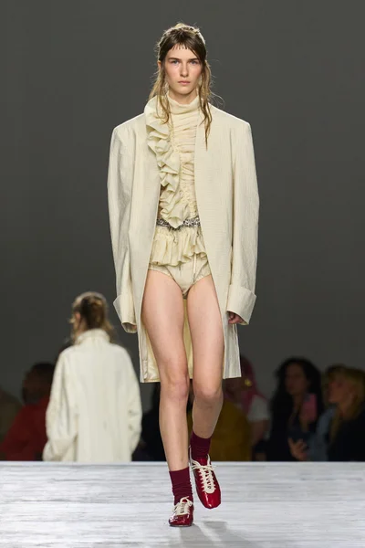 Look 4